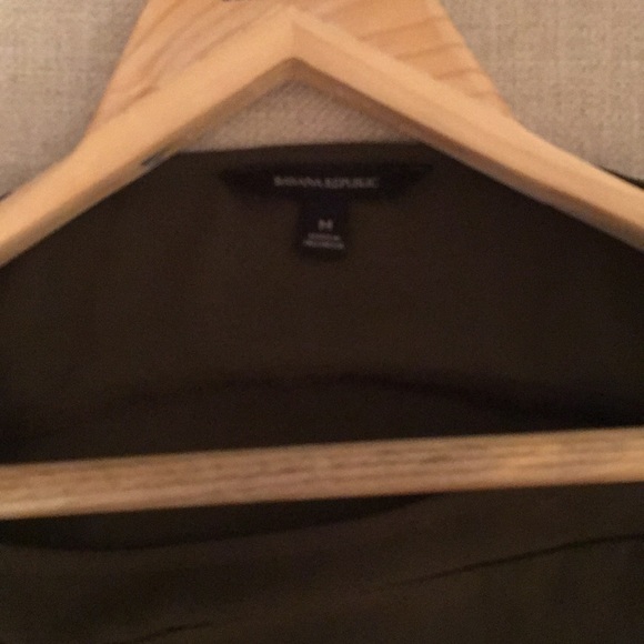 Medium banana Republic shift top. - Picture 2 of 4